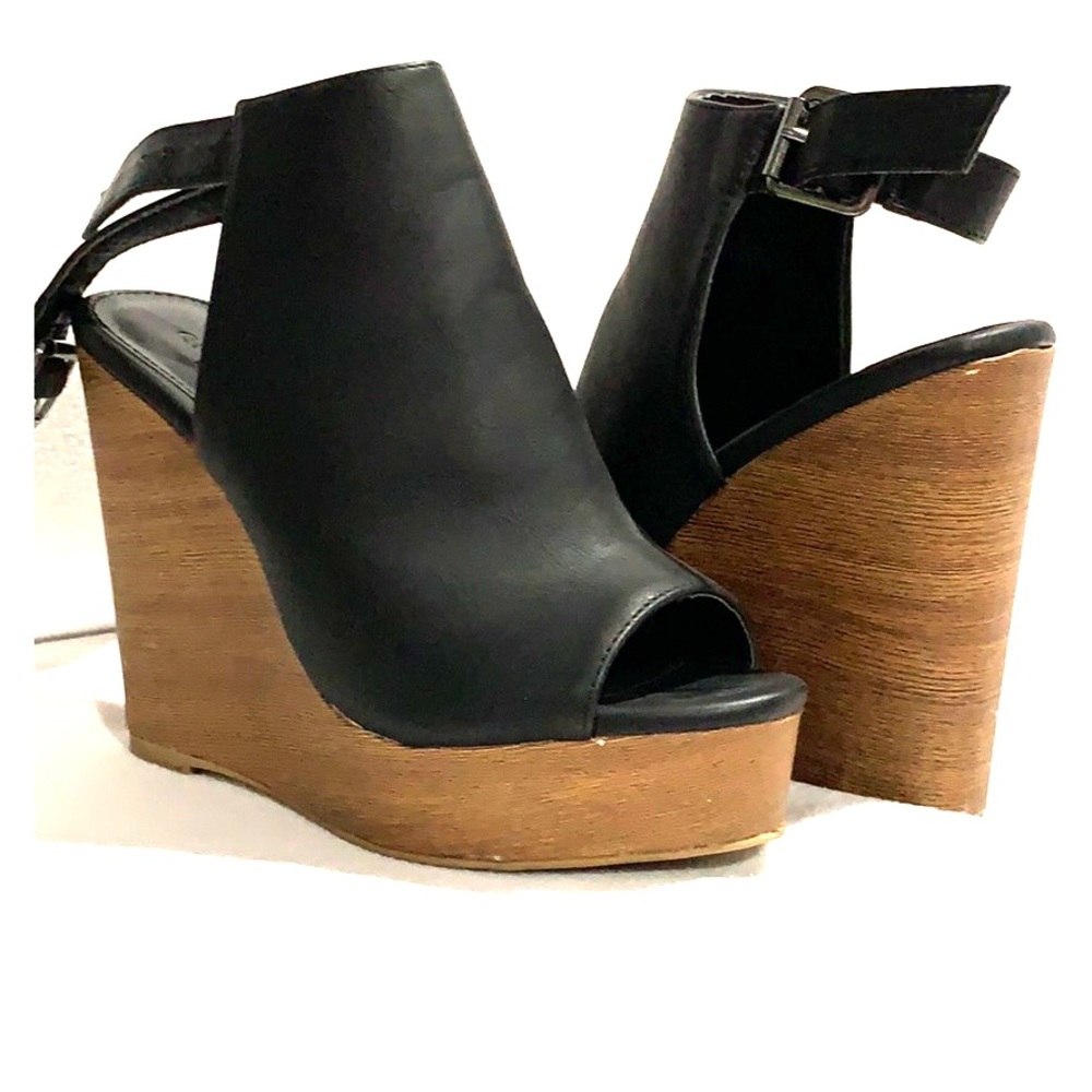 Black wedges